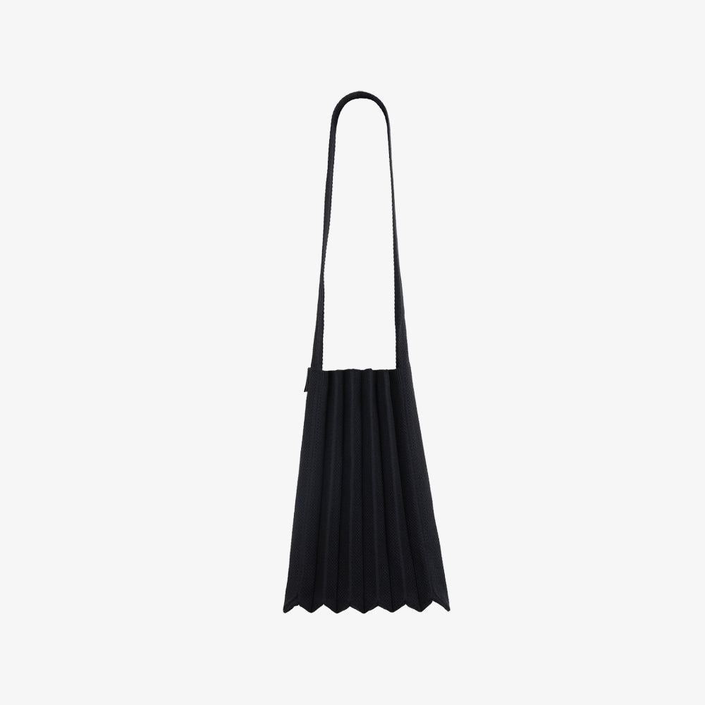 PLEATSMAMA LITE SHOULDER BAG BLACK