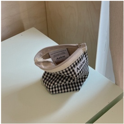 Aeiou POUCH (M) Black Ginghamcheck