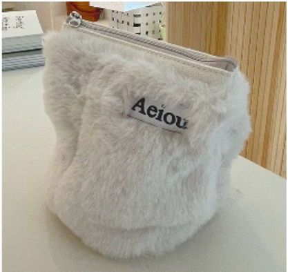 Aeiou POUCH (M) Fur Sand Dune