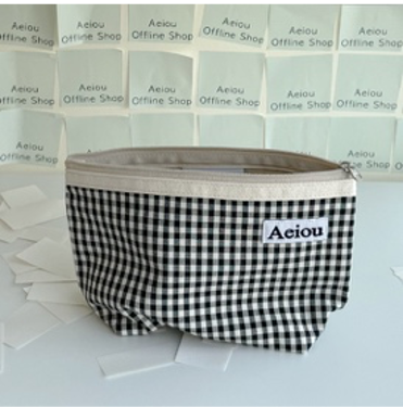 Aeiou POUCH (L) Black Ginghamcheck